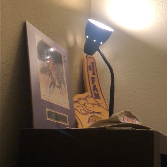 Profile Picture of Mijan Corros (@slit619) on Poshmark