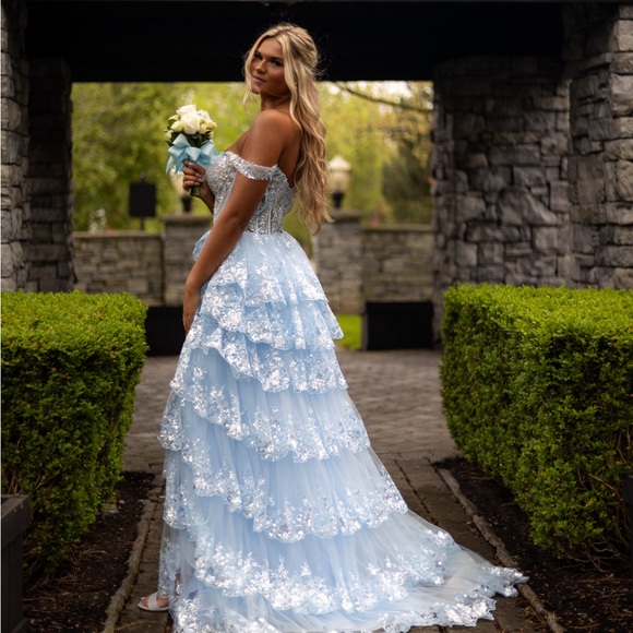 Profile Picture of Lauren Piscopink (@lpiscopink) on Poshmark