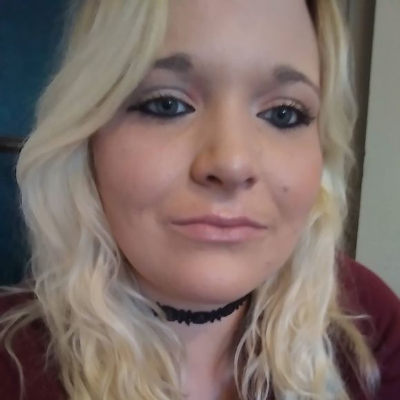 Profile Picture of Kelly Stiles (@stileskelly) on Poshmark