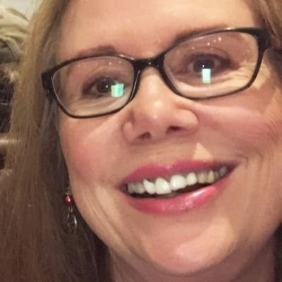 Profile Photo of Carolyn Hébert (@PetsitCarolyn) on Twitter