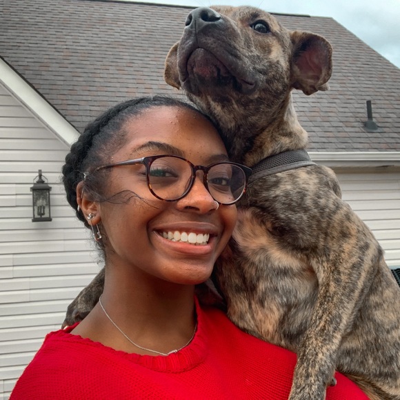 Profile Picture of Andrea Moore (@andreaxxmoore7) on Poshmark