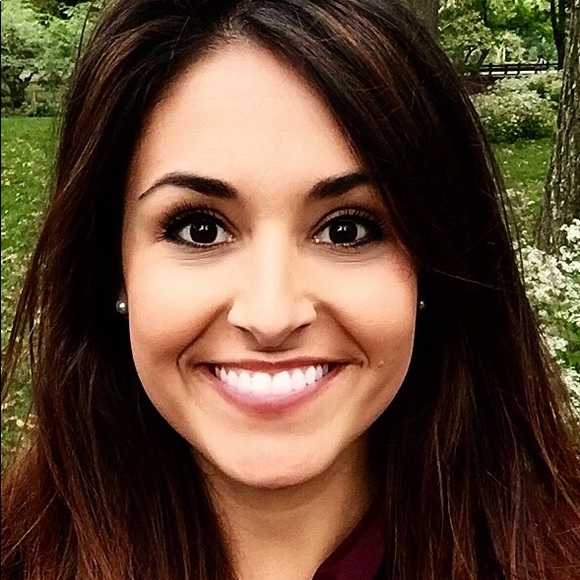 Profile Picture of Alison Vujnovic (@avujnovic) on Poshmark
