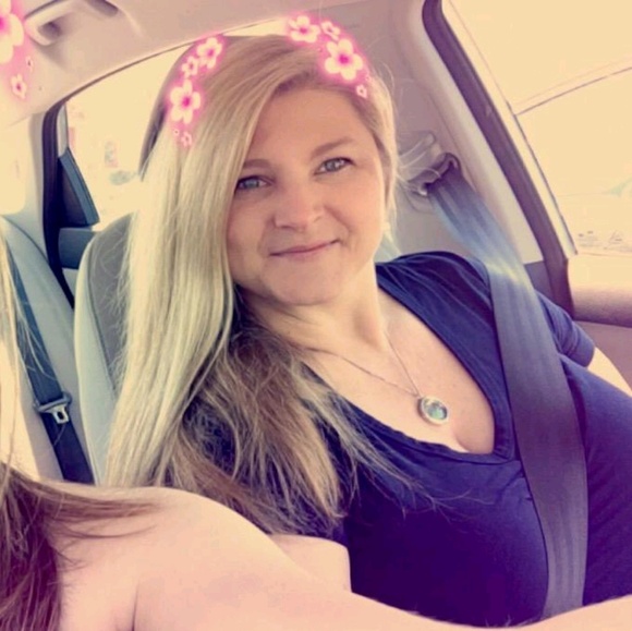 Profile Picture of Candace Creech (@candyandward) on Poshmark