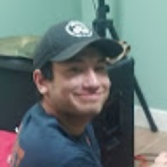 Profile Picture of Thomas Zapata (@tzapata1290) on Poshmark