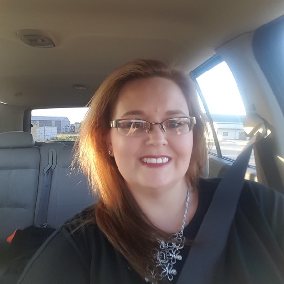 Profile Picture of Mandy Lamberson (@mandylamberson) on Poshmark
