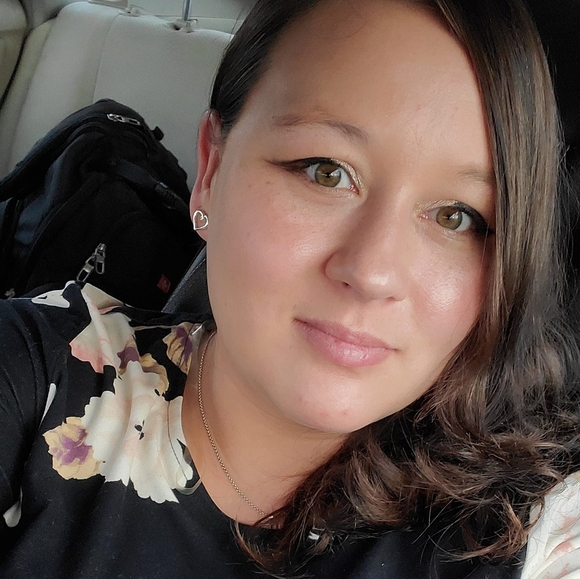 Profile Picture of Danielle Maddle (@dmaddle) on Poshmark