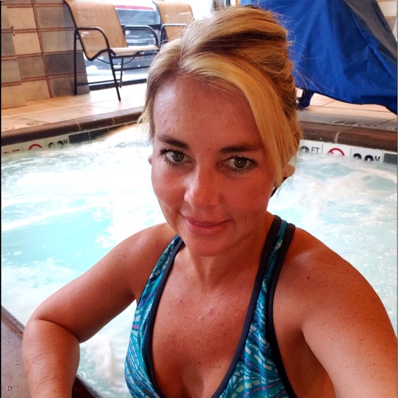 Melissa Willborn - Poshmark Profile Picture of Melissa Willborn (@phoenixrise111) on Poshmark