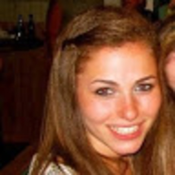 Profile Picture of Robin Schnitzer (@robinschnitzer) on Poshmark