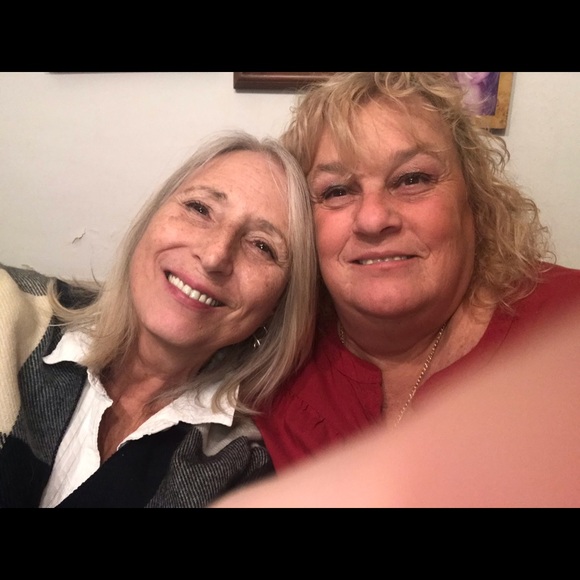 Profile Picture of Victoria Kluepfel (@bentlybits) on Poshmark