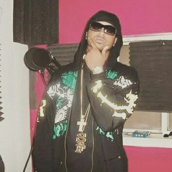 Profile Picture of Danny Diamondz (@ddiamondz412) on Poshmark