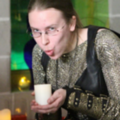 Profile Picture of Nat Kat (@MaiaRavenscroft) on Twitter