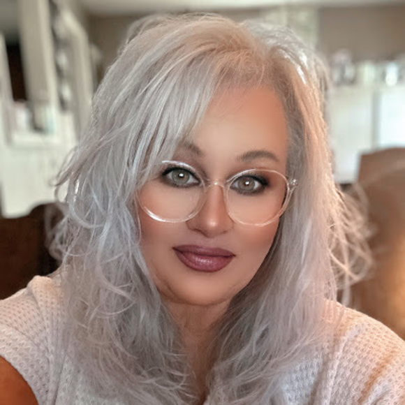 Profile Picture of Elaine Sanders (@elainesander108) on Poshmark