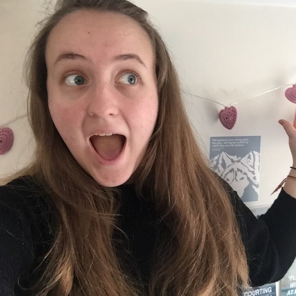 Profile Picture of Sophia Derise (@sophiaderise) on Poshmark