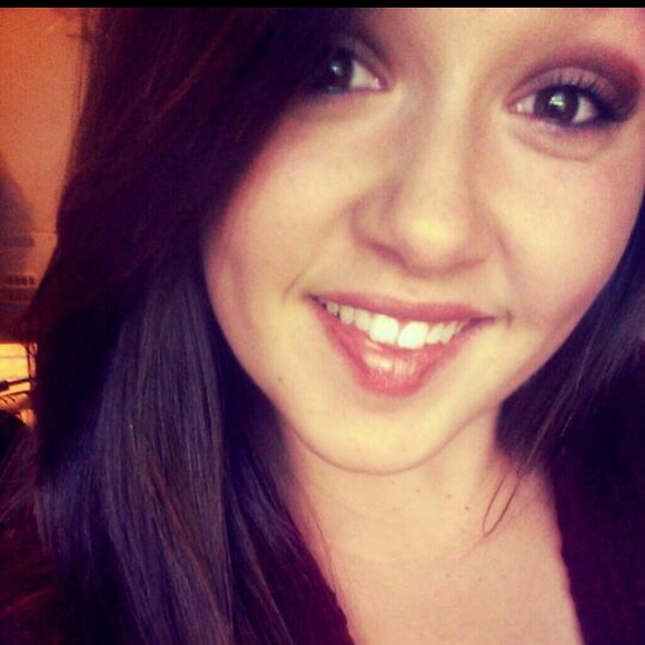 Profile Picture of Gabrielle Borella (@gabbyborella) on Poshmark