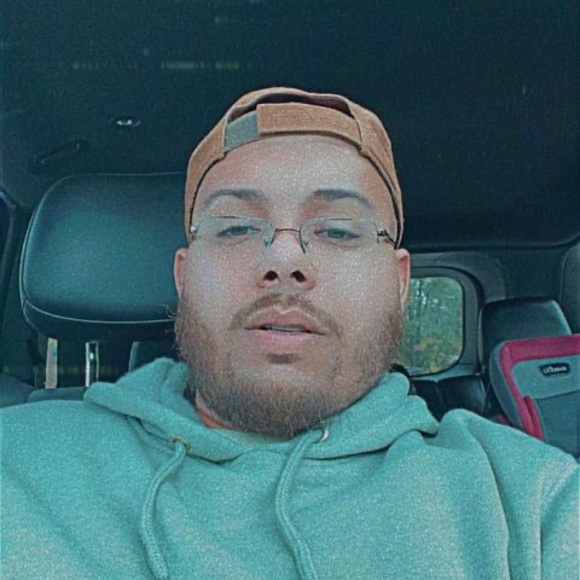 Profile Picture of Aaron Ross (@aandrettii) on Poshmark