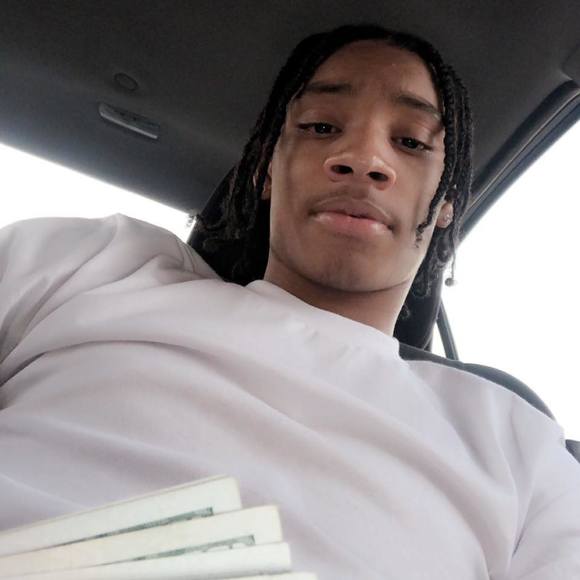 Profile Picture of Young bert Jones (@young_zoowap) on Poshmark