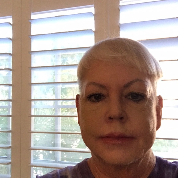 Profile Picture of Shannon Irving (@cocodogmom) on Poshmark
