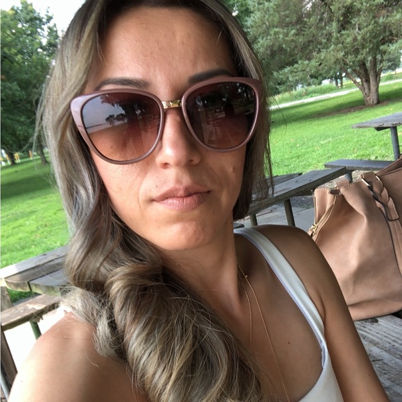 Profile Picture of Silvia Nuno (@flakitanuno) on Poshmark