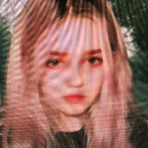 Profile Picture of Andrea Bartlett (@chjyhindl) on Poshmark