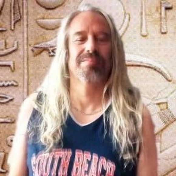 Profile Picture of Robert Cohen (@robcohen77) on Poshmark
