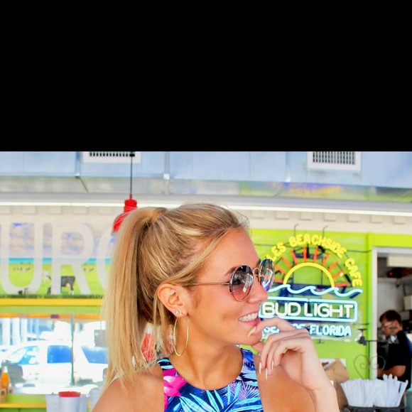 Profile Picture of Lucy Crosby (@lucyecrosby98) on Poshmark