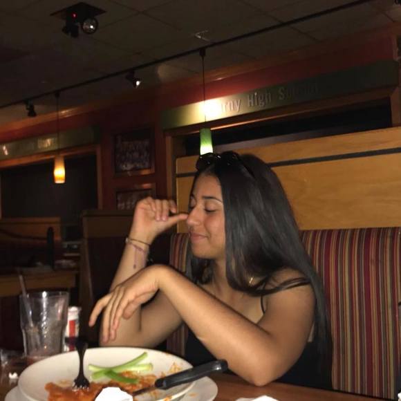 Profile Picture of Amanda Rodriguez (@___amanda___) on Poshmark