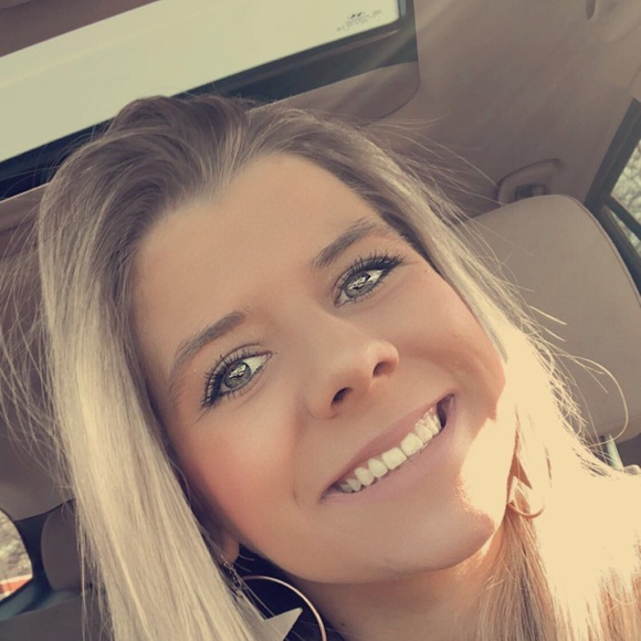 Profile Picture of Ashton Baker (@ashtonb97) on Poshmark
