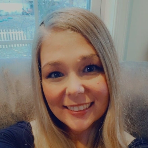 Charell Makinen - Poshmark Profile Picture of Charell Makinen (@charellmakinen) on Poshmark