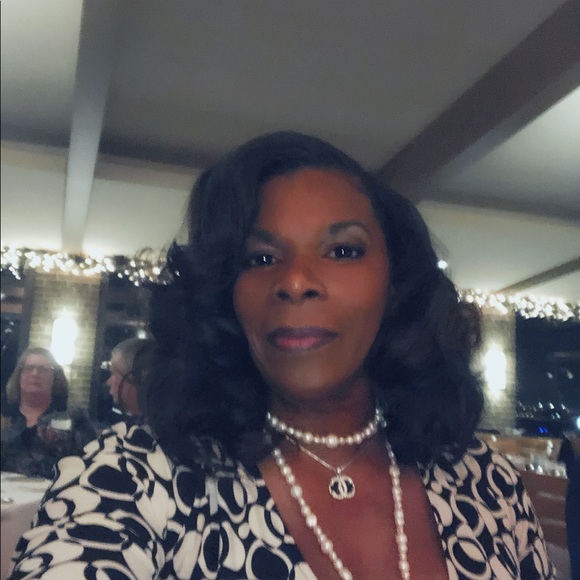 Profile Picture of Wendy Souter (@wsouter) on Poshmark