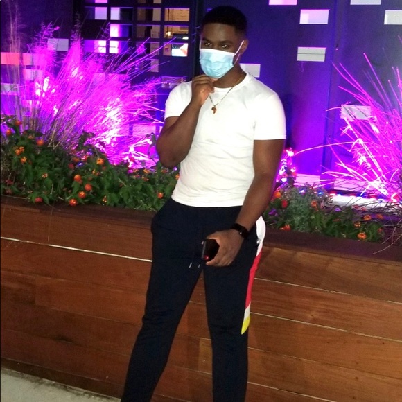 Profile Picture of Brandon Gilbert (@btg024) on Poshmark