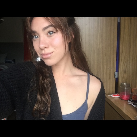 Profile Picture of Mariel King (@marielking3) on Poshmark