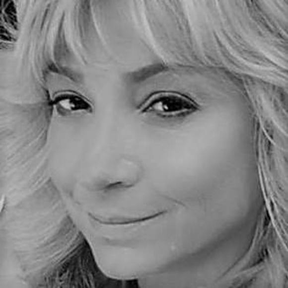 Profile Picture of Lisa Cahill (@damianlisa) on Poshmark