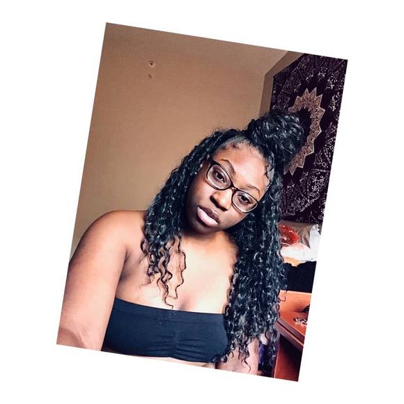 Profile Picture of Alize Eady (@alizeeady) on Poshmark