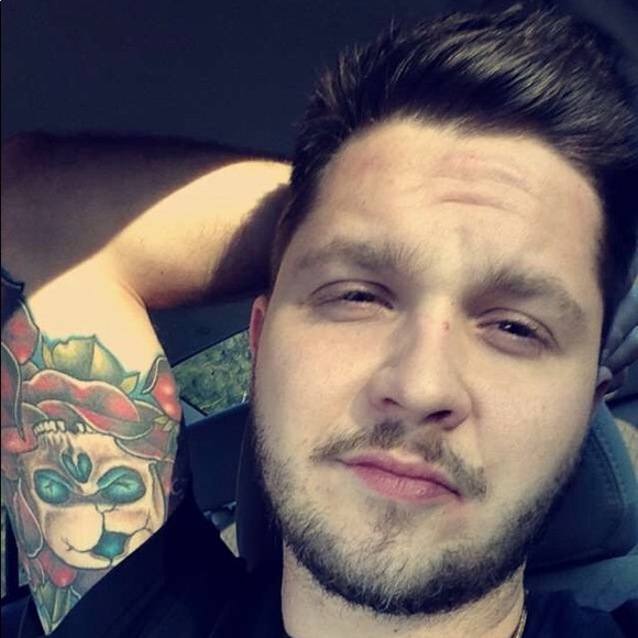 Profile Picture of Jacob Shankland (@jacob100400) on Poshmark