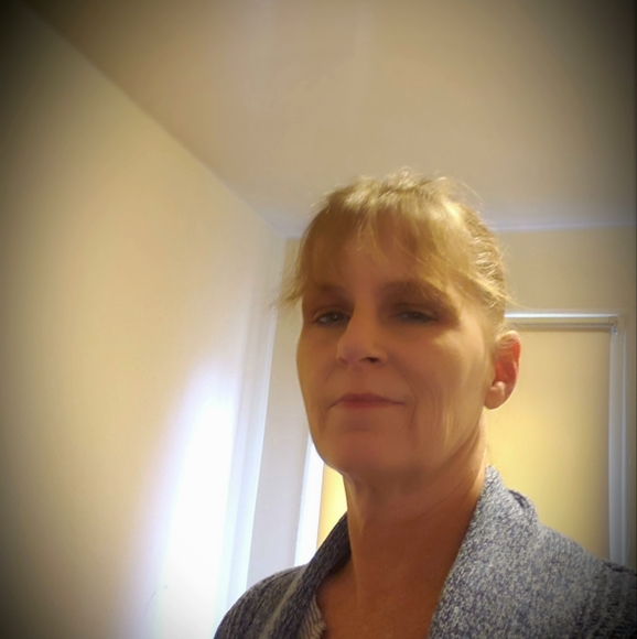 Profile Picture of Vicky Vaughn (@vicky_vaughn) on Poshmark