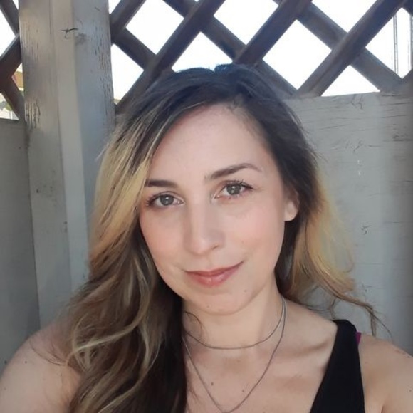 Profile Picture of Danielle Hughitt (@daniellehughitt) on Poshmark