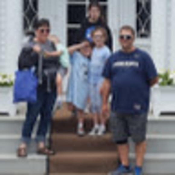 Angela Basalla - Poshmark Profile Picture of Angela Basalla (@grapeape285) on Poshmark