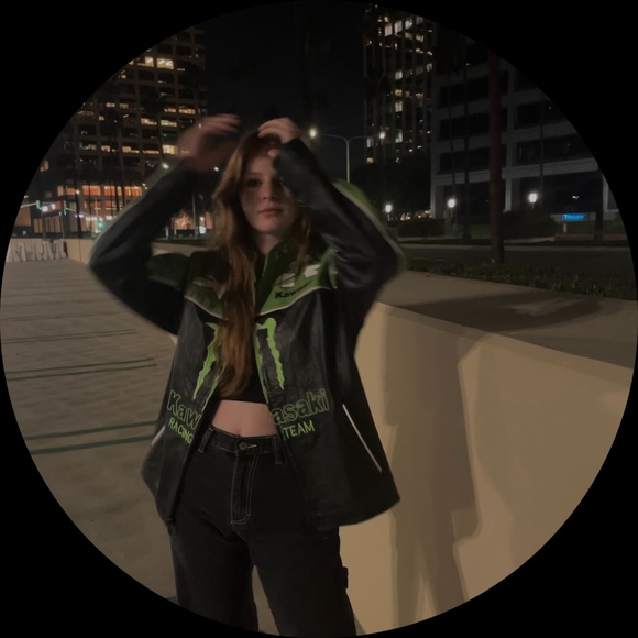 Profile Picture of Shayne Welkowsky (@shaynewelkowsky) on Poshmark