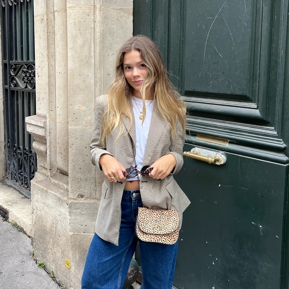 Profile Picture of Taylor Hannagan (@taylorhannagan) on Poshmark