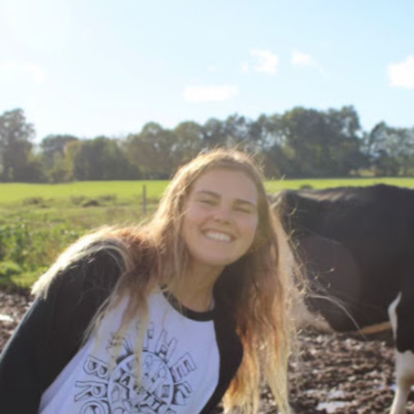 Profile Picture of Carolyn Clymer (@carolynclymer22) on Poshmark