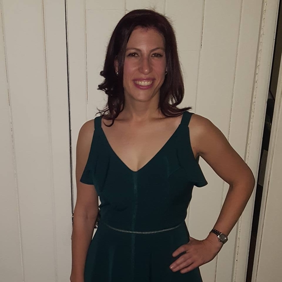 Profile Picture of Robyn Eddison (@robyneddison) on Poshmark