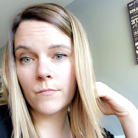 Profile Picture of Kate Knapp (@kateknapp325) on Poshmark