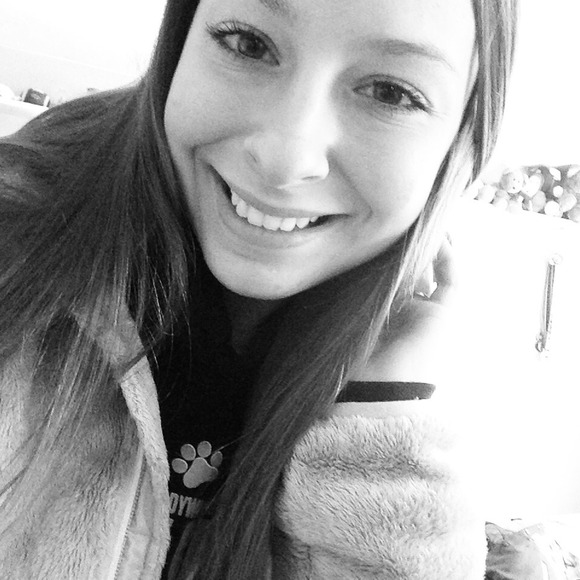 Profile Picture of Victoria Ebersol (@tebersol15) on Poshmark