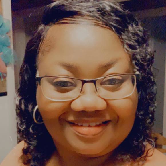 Profile Picture of Lamesia Oliver (@lamesia2) on Poshmark