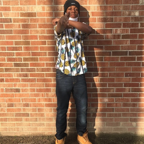 Profile Picture of Willie Mabine (@nolovetrazzy) on Poshmark