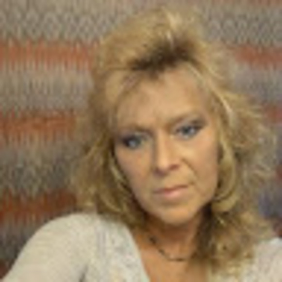 Profile Picture of Robin Schuler (@rschuler48) on Poshmark