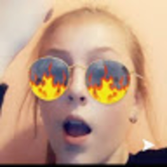 Profile Picture of Tori Kinney (@torik1226) on Poshmark