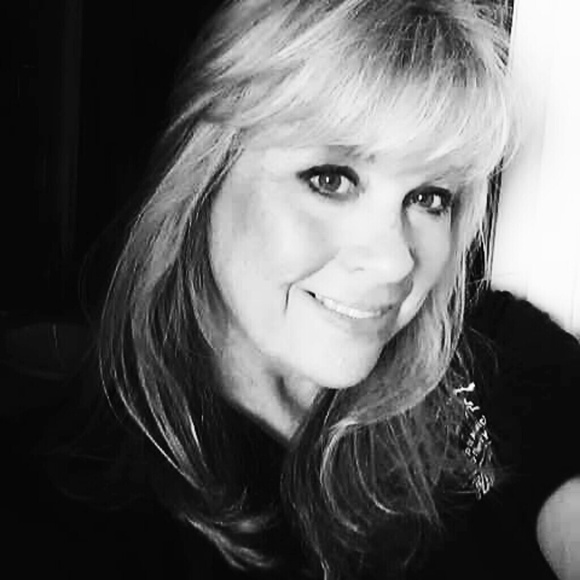 Profile Picture of Helen Ellis (@bratncute) on Poshmark