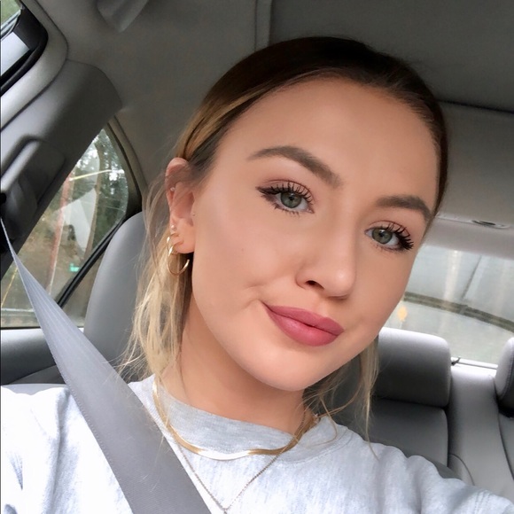 Profile Picture of Lori Klein (@lor_klein) on Poshmark