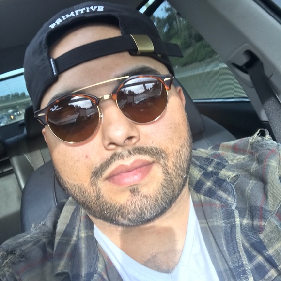 Profile Picture of John Beltran (@johnbeltran00) on Poshmark